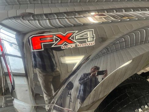 Used 2022 Ford F350 XLT w/ XLT Premium Package image 6