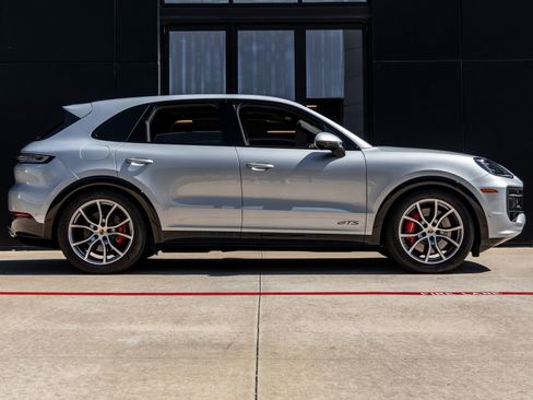 Certified 2025 Porsche Cayenne GTS AWD/4WD image 12