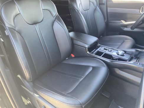 Certified 2025 Kia Sorento EX AWD/4WD image 9