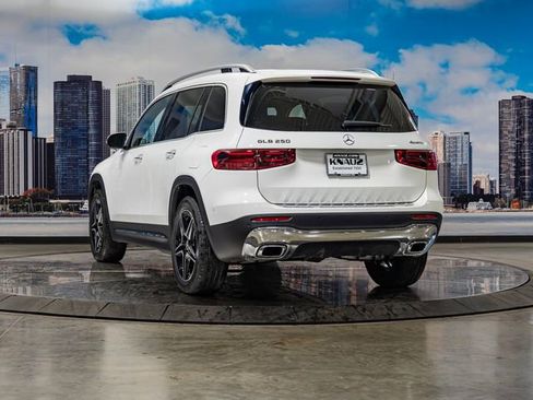 Used 2026 Mercedes-Benz GLB 250 4MATIC image 9