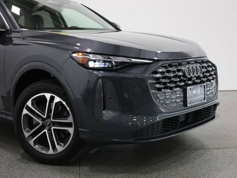Used 2025 Audi Q5 Premium w/ 19" Wheel Package AWD/4WD image 3