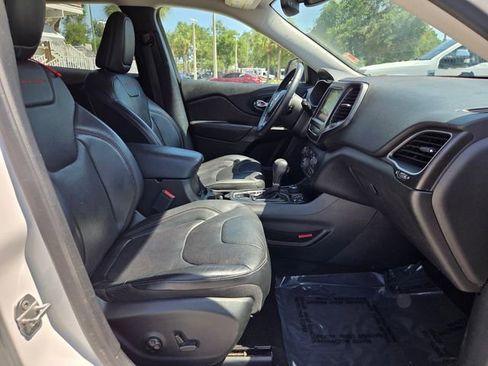 Certified 2019 Jeep Cherokee Trailhawk AWD/4WD image 20