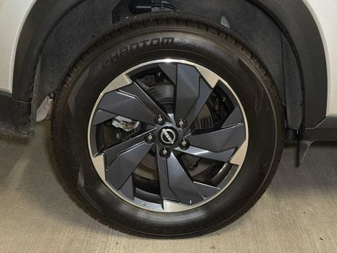 Used 2025 Nissan Rogue SV AWD/4WD image 8