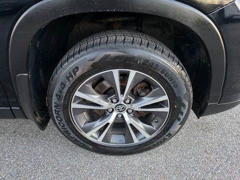 Used 2019 Toyota Highlander LE image 12
