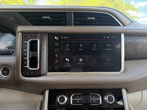 Used 2024 GMC Yukon XL Denali w/ Advanced Technology Package AWD/4WD image 17