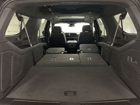 Used 2025 Chevrolet Suburban LT w/ Comfort Package AWD/4WD image 35