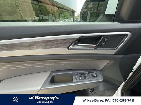 Used 2023 Volkswagen Atlas Cross Sport SE w/ Black Wheel Package AWD/4WD image 5