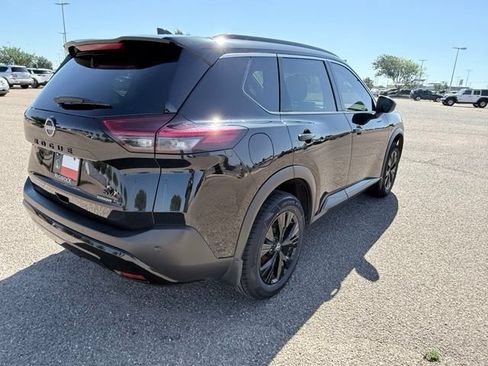 Used 2023 Nissan Rogue SV w/ SV Premium B Package FWD image 5
