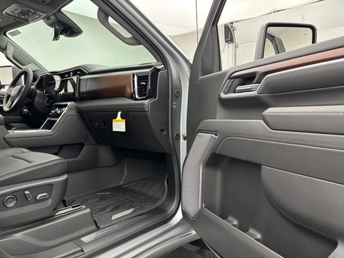 New 2026 GMC Sierra 3500 Denali w/ Denali Reserve Package AWD/4WD image 39