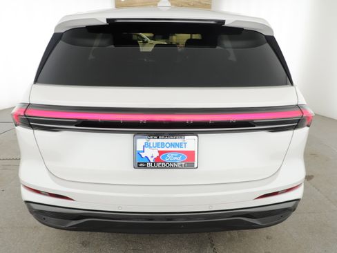 Used 2025 Lincoln Nautilus Premier w/ Jet Appearance Package AWD/4WD image 4