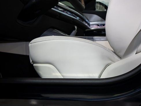 Used 2025 BMW 760i xDrive w/ Executive Package image 16