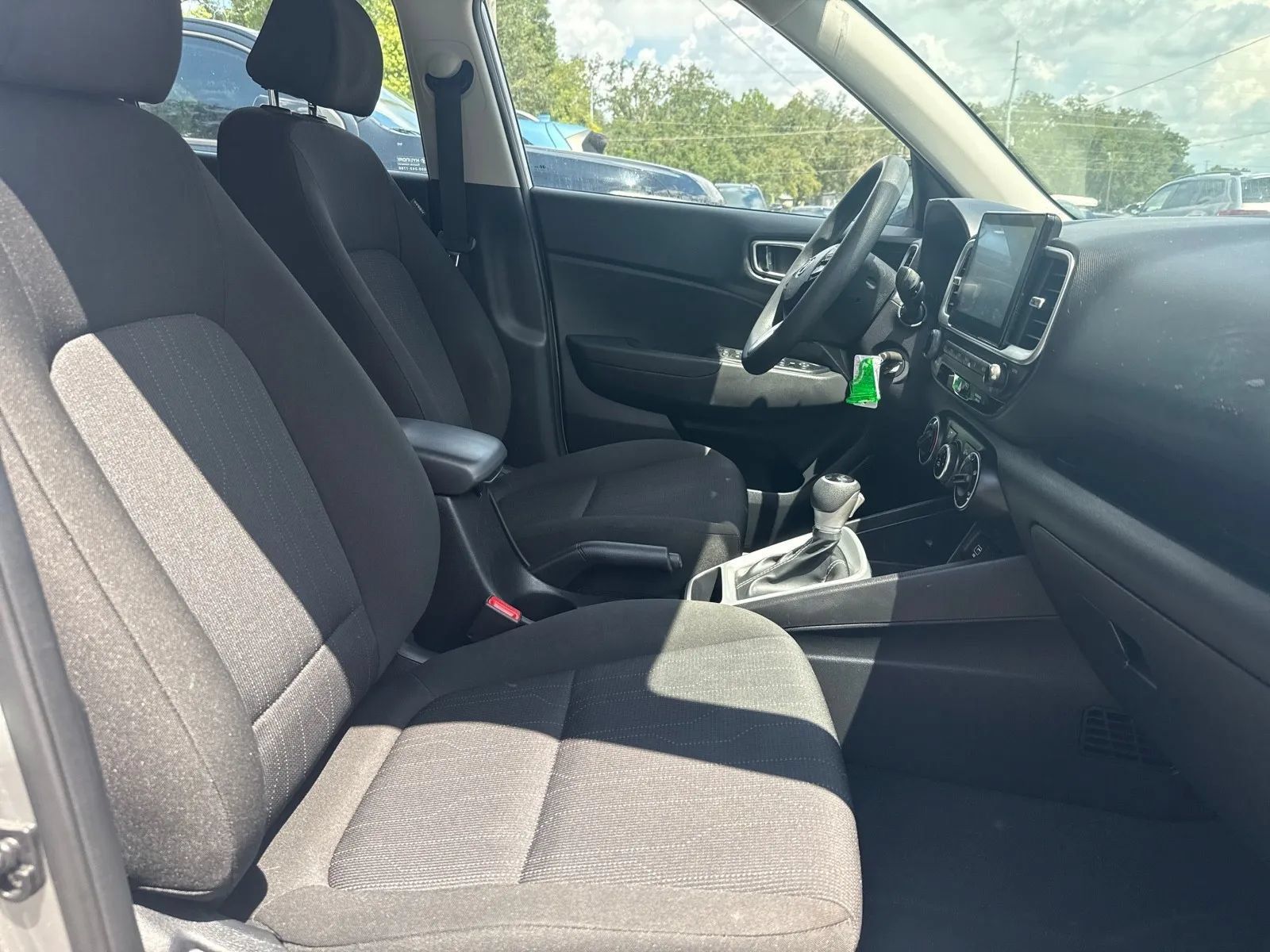 Used 2023 Hyundai Venue SE FWD image 14