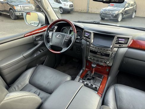 Used 2009 Lexus LX 570 Base image 22