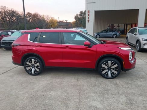 Used 2025 Mitsubishi Outlander SE image 7