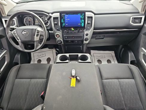 Used 2017 Nissan Titan SV image 12