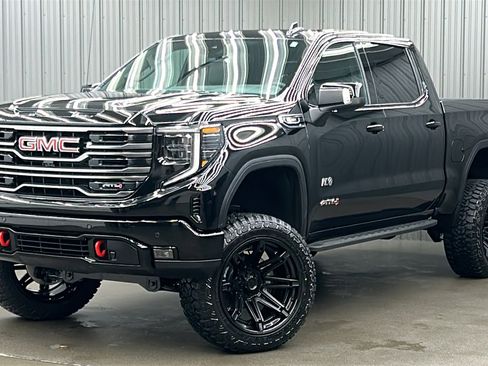 Used 2025 GMC Sierra 1500 AT4 w/ AT4 Premium Package image 1