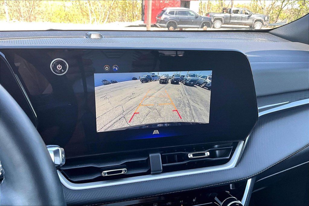 Used 2025 Chevrolet Equinox LT AWD/4WD image 17