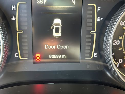 Used 2015 Jeep Cherokee Latitude image 11