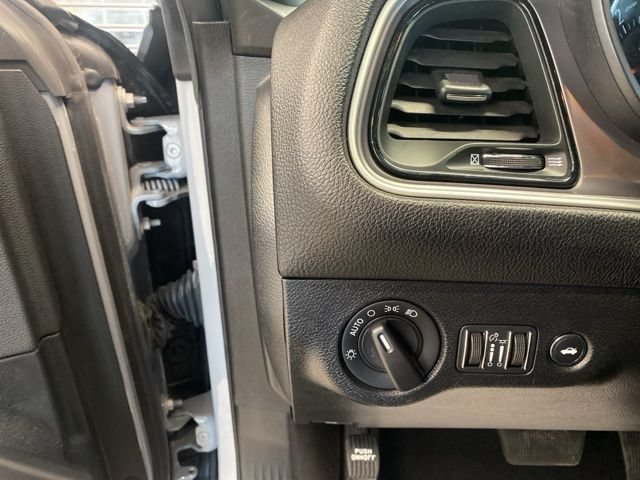 Used 2022 Dodge Challenger SXT RWD image 11