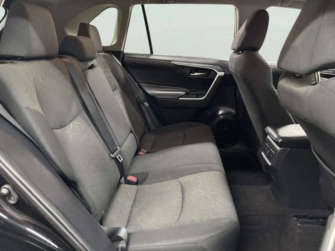 Used 2021 Toyota RAV4 XLE FWD image 19