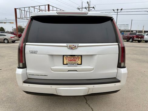Used 2018 Cadillac Escalade Premium Luxury image 4