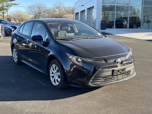Certified 2023 Toyota Corolla LE image 2
