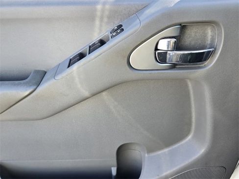 Used 2012 Nissan Frontier SV w/ SV Premium Utility Pkg image 32