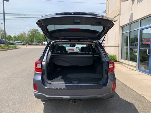 Used 2015 Subaru Outback 2.5i Limited AWD/4WD image 8