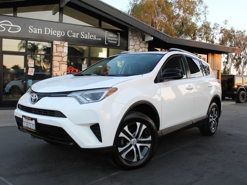 Used 2016 Toyota RAV4 LE FWD image 1