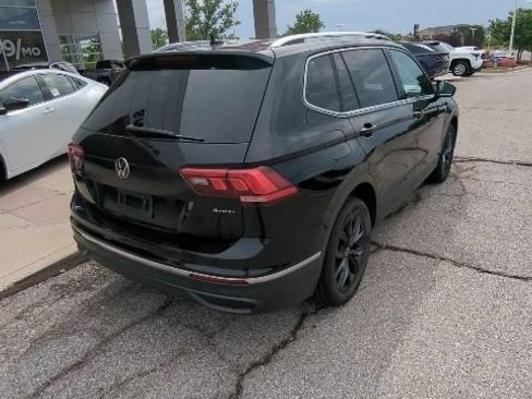 Used 2022 Volkswagen Tiguan SE AWD/4WD image 9
