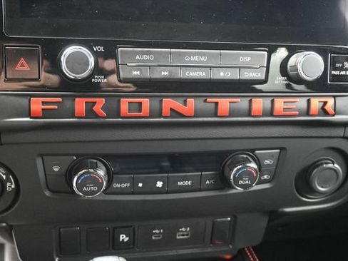 Used 2025 Nissan Frontier PRO-4X AWD/4WD image 41