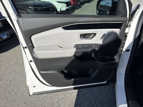 Used 2025 Honda Pilot EX-L image 14