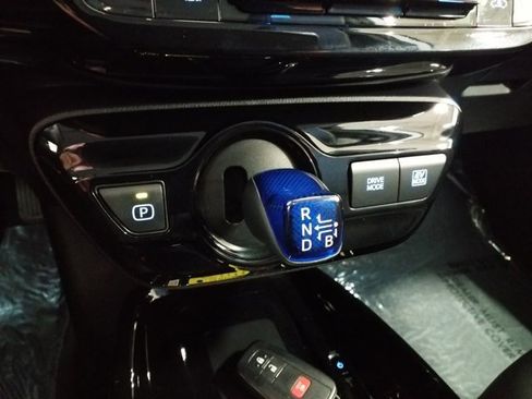 Used 2021 Toyota Prius XLE image 8