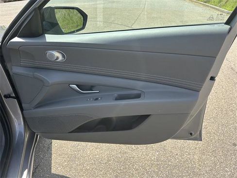 New 2025 Hyundai Elantra SEL image 14