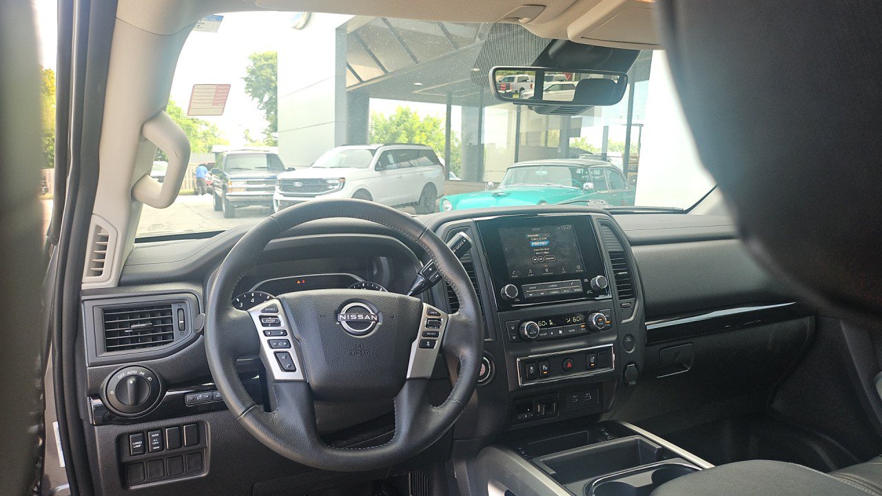 Used 2024 Nissan Titan SV w/ SV Convenience Package RWD image 14