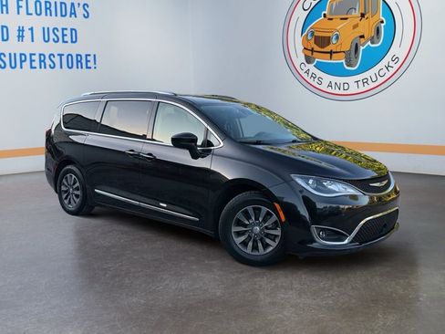 Used 2019 Chrysler Pacifica Touring-L Plus w/ Advanced Safetytec Group image 7