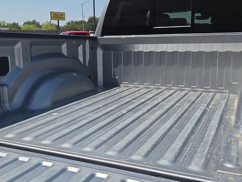 Used 2025 RAM 1500 Laramie AWD/4WD image 10