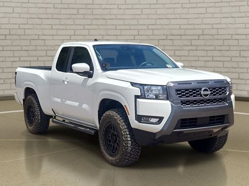 Certified 2025 Nissan Frontier SV w/ SV Convenience Package RWD image 3