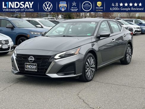Used 2023 Nissan Altima 2.5 SV image 3
