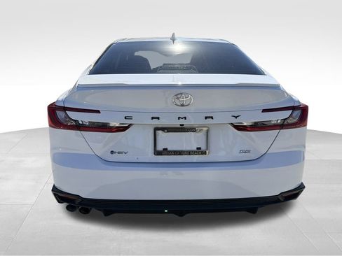Used 2025 Toyota Camry SE w/ Convenience Package image 6