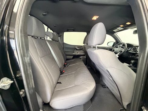 Used 2018 Toyota Tacoma TRD Sport AWD/4WD image 7
