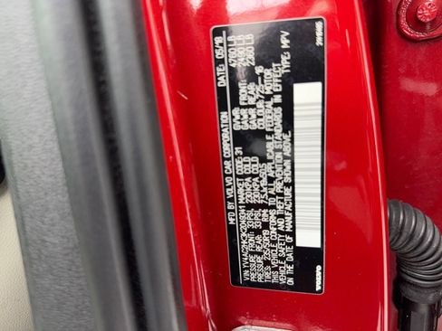 Used 2019 Volvo XC40 T4 Momentum image 55