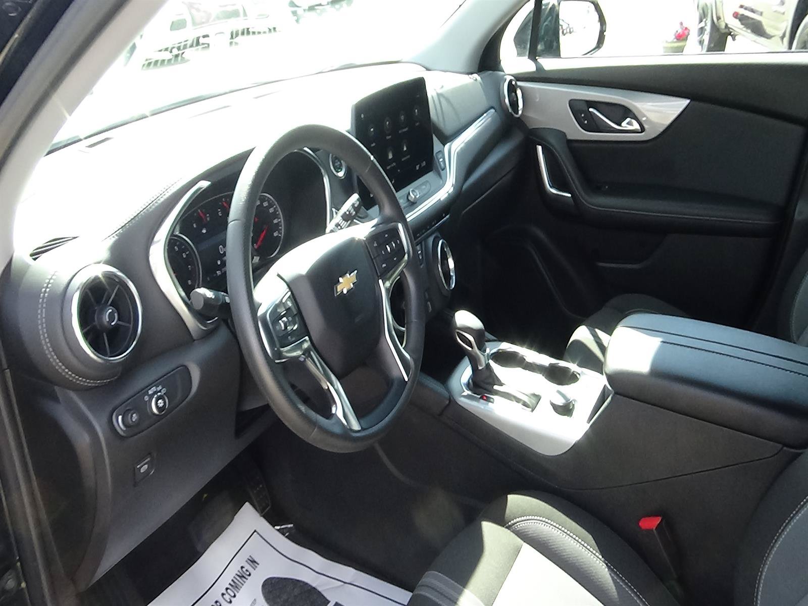Used 2025 Chevrolet Blazer LT FWD image 17