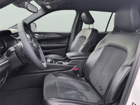 Used 2024 Jeep Grand Cherokee Altitude image 13