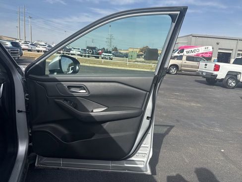 Used 2024 Nissan Rogue SV image 29