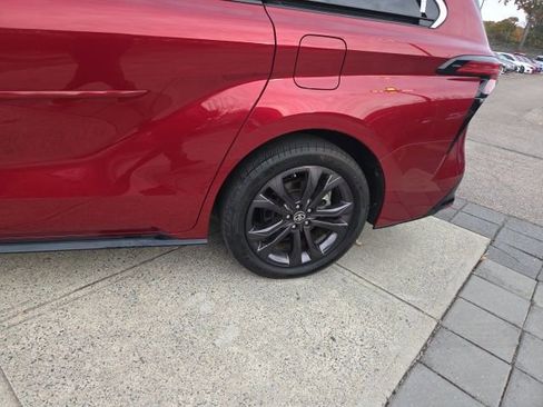 Used 2023 Toyota Sienna XSE image 8