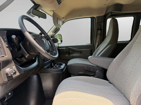 Used 2025 Chevrolet Express 3500 LT w/ LT Preferred Equipment Group RWD image 10