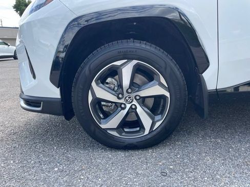 Used 2022 Toyota RAV4 SE w/ Weather & Moonroof Package AWD/4WD image 24