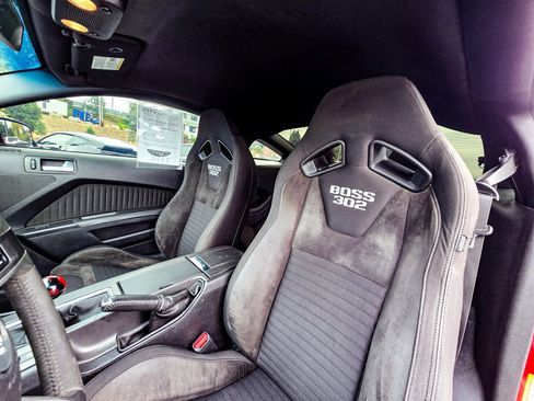 Used 2013 Ford Mustang Boss 302 w/ Boss 302 Accessory Pkg image 10