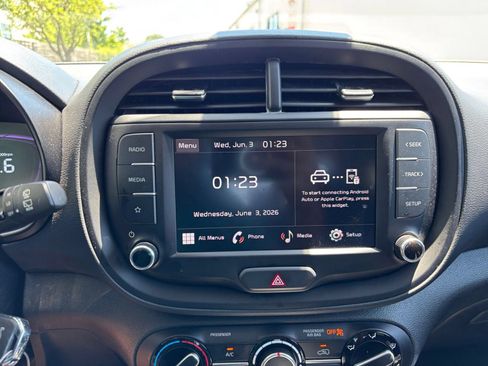 Used 2025 Kia Soul LX w/ LX Technology Package FWD image 20